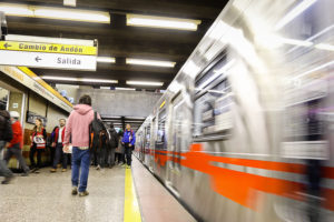 Fiscalía indaga agresión sexual contra mujer en estación de Metro El Llano