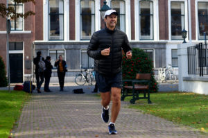 Ex presidente boliviano sale a trotar a horas de decisión de La Haya