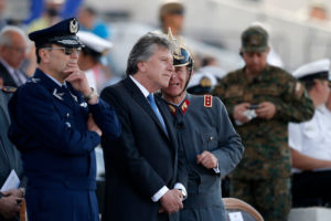 Ministro Espina descarta renuncia de comandante en jefe del Ejército