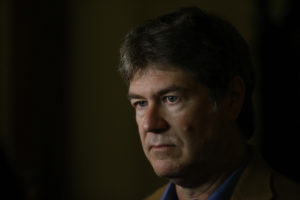 FOTOS | James Hamilton denuncia que sacerdote condenado a 15 años por violación a menor con discapacidad ofició misa