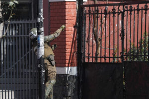Cuatro alumnos del Liceo Barros Borgoño detenidos en incidentes con bombas molotov
