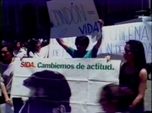 Exposición reflexiona sobre el panorama del VIH/Sida en Chile y ofrece test rápidos a comunidad LGTBIAQ+