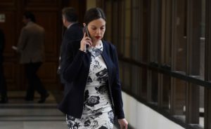 Exchofer de diputada Camila Flores denuncia malos tratos: tercero que renuncia en ocho meses
