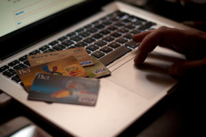 Diputados presentaron proyecto para evitar engaños en ofertas tipo Cybermonday