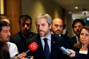 Blumel descarta dividir proyecto para tramitar por separado el pilar solidario