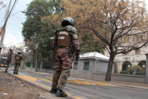 Nuevos incidentes en el INBA: encapuchados arrojan molotovs a la calle