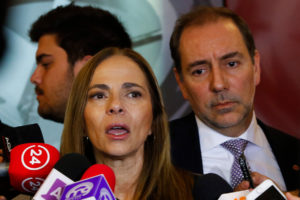 VIDEO | Ministra Plá lo pasó pésimo por más más de dos minutos en medio de preguntas por la 