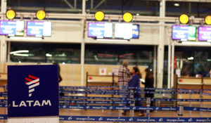 Latam ahora cobra por maletas y elección de asientos en vuelos internacionales