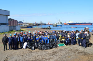 Estudiantes recolectan 300 kilos de basura en Caleta Infiernillo de Talcahuano