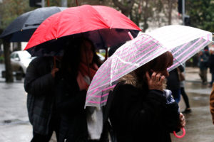 Onemi declara alerta preventiva ante llegada de sistema frontal en la Región Metropolitana