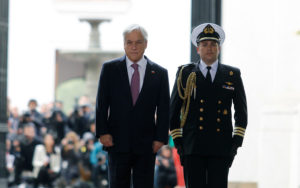 Piñera y su gabinete se encuentran en La Moneda esperando el fallo