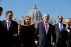 Presidente Piñera y papa Francisco abordaron la “situación difícil” de iglesia chilena