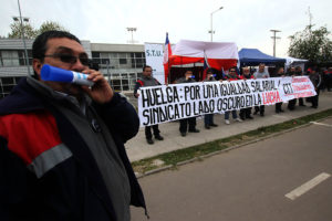 Dos detenidos por desórdenes deja segundo día de huelga legal en Subus