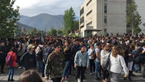 FOTOS + VIDEOS | Desalojan centros educacionales por aviso de bomba en San Carlos de Apoquindo