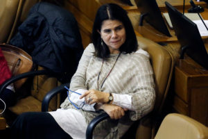 Diputada Ximena Ossandón entrega su hijo a la policía tras golpear a otro joven