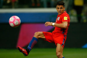 Regreso de Alexis y sin colocolinos: estos son los jugadores convocados para los amistosos de la Roja