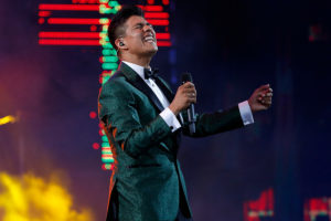 Américo pierde millonaria demanda de baterista contra su productora