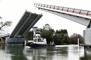 Gobierno optó por reparar el cuestionado puente Cau Cau tras último informe técnico