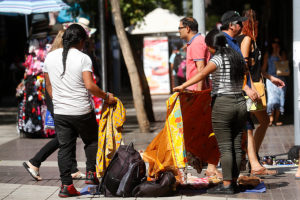 Experto de la OCDE advierte que el comercio ilícito pone en peligro al Estado