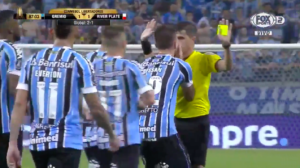 VIDEO | Esto es la Libertadores: el descontrolado show de jugador de Gremio que cometió el penal que clasificó a River