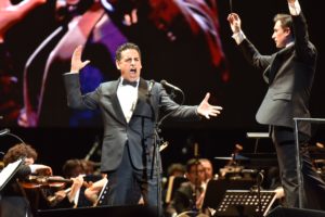 Más de 9 mil espectadores: tenor Juan Diego Flórez arrasa en el Movistar Arena