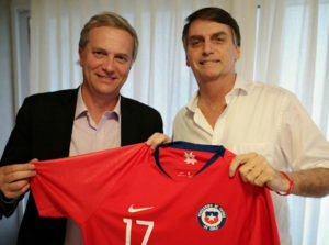 Marcelo Díaz fustiga a Kast por regalar polera de Chile a Bolsonaro: “¿Queremos que un líder nefasto use nuestra camiseta?”