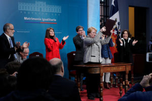 Gobierno asegura que no asumió compromiso para impulsar matrimonio igualitario