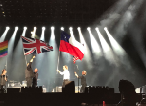 Paul McCartney ocupa bandera chilena por error en concierto en Estados Unidos