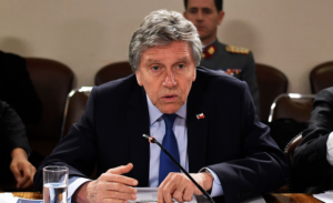 Ministro Espina da 24 horas al Ejército para reunir antecedentes del homenaje a Krassnoff