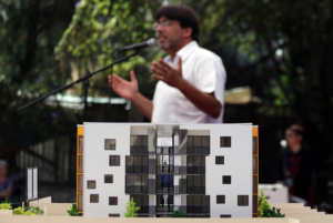 Inmobiliaria ataca al alcalde Jadue