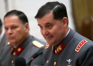 Jefe del Ejército protagoniza polémica con diputado RN que lo encaró por 