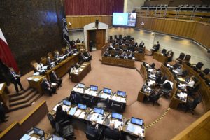 Senado gasta $28 millones mensuales en choferes para 25 parlamentarios: RN y DC encabezan la lista