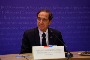 Alumna de 4to medio le tenía una pregunta preparada al ministro Larraín por homicidio de Catrillanca en pleno acto oficial