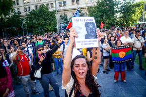 Disuelven manifestación frente a La Moneda por muerte de Catrillanca