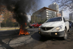 Santiago amaneció con barricadas en distintos puntos por comunero mapuche asesinado y Quintero
