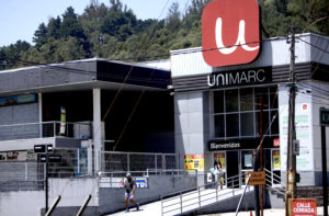 VIDEO | Unimarc sale a dar explicaciones en Twitter por humillación a adulto mayor pero todo salió mal: ola de críticas