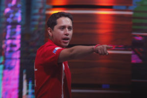 Karol Lucero se queja porque no lo saludaron para el Día del Hombre y se comió flor de troleo