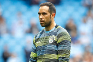 VIDEO | “Efecto Bielsa”: impresionante registro del Leeds defendiendo saca aplausos hasta de Claudio Bravo