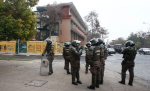 Juez denuncia a FF.EE. de Carabineros por detención ilegal de estudiante del Liceo Darío Salas