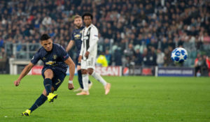 “Dolor de cabeza” y “costoso error”: en Inglaterra no sueltan a Alexis Sánchez y revelan por qué no se irá de Manchester United