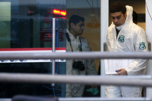 Banda roba cajero en Las Condes y causa graves daños por saturación con gas