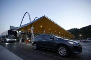 La pugna entre Hacienda y Transportes por rebaja en los peajes