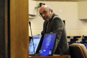 Casi 40 millones en la mira: diputado Leonidas Romero (RN) fue sancionado por irregularidades mientras fue alcalde