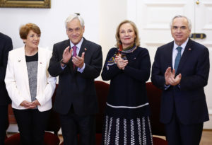 Senadores proponen limitar contratación de primos de autoridades