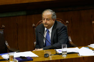 Ministro Monckeberg apunta a 