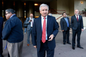 Justicia sobresee a ministro Larraín por viaje a Harvard con dineros fiscales