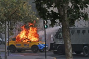 VIDEO | Matthei muestra vehículo municipal quemado en Providencia: 