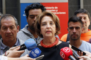 Ministra de Transportes se reunió con portuarios en paro y llamó al diálogo a los concesionarios