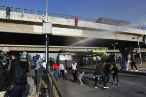 FOTOS | Incidentes y detenidos en nueva protesta de pobladores sin casa de Peñalolén