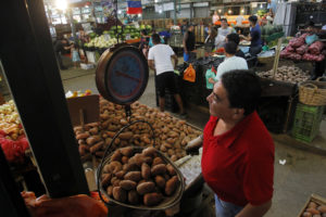 IPC de octubre llegó a 0,4%: destacan mayor alza en papas y limones